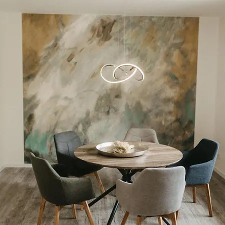 Tole Ferienunterkunft דירה