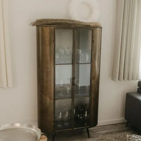 Tole Ferienunterkunft דירה