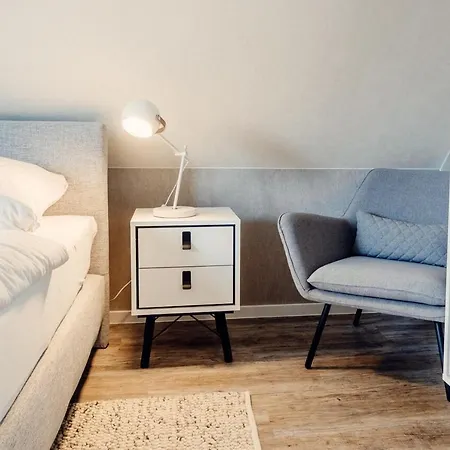 Tole Ferienunterkunft דירה